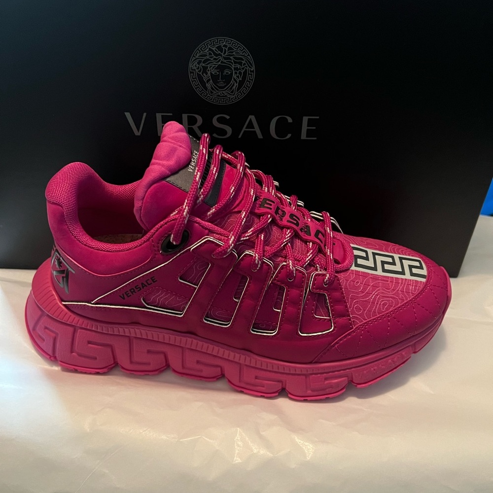 Versace Trigreca Sneaker size 7.5 (size 38)